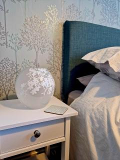 Beautiful Marina Apartment with private garden, flexible bedrooms with zip & link beds - 1