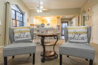2BR Penthouse Condo - 2 Pools - Close to the Strip - Stairs Required - FREE TICKETS INCLUDED - FHC-24 - Branson - 0