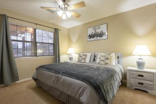 2BR Penthouse Condo - 2 Pools - Close to the Strip - Stairs Required - FREE TICKETS INCLUDED - FHC-24 - Branson - 7