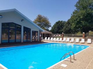 2BR Penthouse Condo - 2 Pools - Close to the Strip - Stairs Required - FREE TICKETS INCLUDED - FHC-24 - Branson - 6