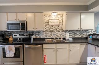 2BR Updated Condo - Close to the Strip - Stairs Required - 2 Pools - FREE TICKETS INCLUDED - FHE-3 - Branson - 4