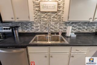 2BR Updated Condo - Close to the Strip - Stairs Required - 2 Pools - FREE TICKETS INCLUDED - FHE-3 - Branson - 3