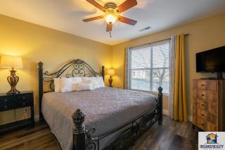2BR Walk-In Condo - Near the 76 Strip - Pool - FREE TICKETS INCLUDED - CLC-7 - Branson - 7