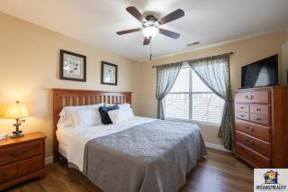 2BR Penthouse Condo - Near the 76 Strip - Pool - Stairs Required - FREE TICKETS INCLUDED - CLD-11 - Branson - 9