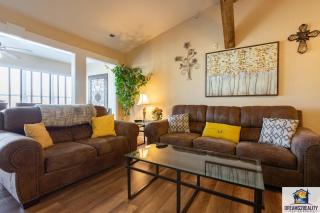 2BR Penthouse Condo - Near the 76 Strip - Pool - Stairs Required - FREE TICKETS INCLUDED - CLD-11 - 6