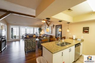 2BR Penthouse Condo - Near the 76 Strip - Pool - Stairs Required - FREE TICKETS INCLUDED - CLD-11 - Branson - 4