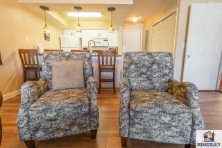 2BR Penthouse Condo - Near the 76 Strip - Pool - Stairs Required - FREE TICKETS INCLUDED - CLD-11 - Branson - 1