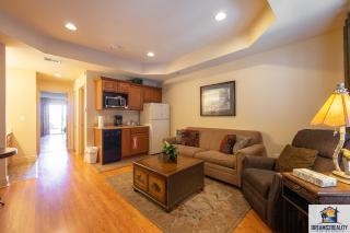 1BD King Condo with 2 Person Jacuzzi Tub - Near The Strip - FREE TICKETS INCLUDED - T1-9 - Branson - 8