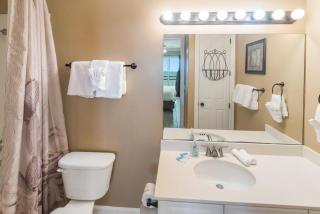 Island Royale 1002 by ALBVR - Come & relax at our beautiful beachfront condo in the heart of Gulf Shores! - Gulf Shores - 2