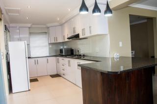 Ocean Breeze Beach House - 2