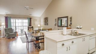 2BR Condo - Near The Strip - Jacuzzi Tub - Stairs Required - FREE TICKETS INCLUDED - CH1-35 - Branson - 7