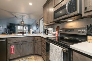3BR Updated Condo - Family Games - Enclosed Patio - Stairs Required - FREE TICKETS INCLUDED - CH3-2 - Branson - 1