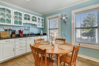 A Bended Oak Bungalow - Galveston - 3