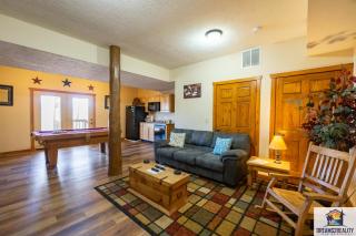 Forest Heights Lodge - 6BR - Pool Table - Near Silver Dollar City - FREE TICKETS INCLUDED - - Branson - 2