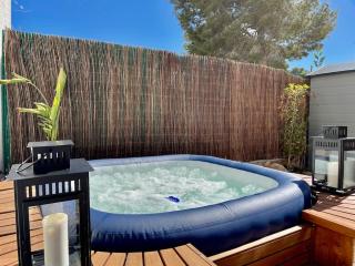 Apartamento con patio y Jacuzzi privado - 9