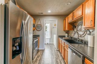3BR Near the Strip - Outdoor Pool - FREE ATTRACTION TICKETS - Stairs Required (VIN2954-6) - 7