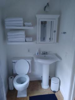 Borough Beach Apartment - Stonington - 3