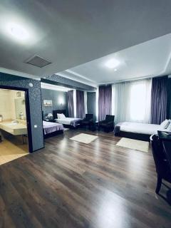 Golden Valley Hotel - 8