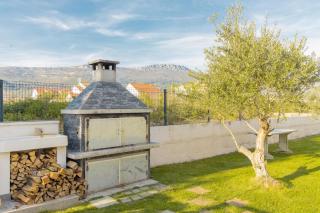 Villa Castelli, Family Holiday House with Private Pool - 1
