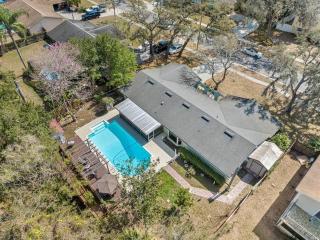 Spacious & Amazing Home w/ Big Pool and Patio - Brandon - 9