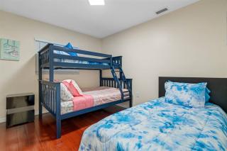 Spacious & Amazing Home w/ Big Pool and Patio - Brandon - 5