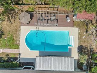 Spacious & Amazing Home w/ Big Pool and Patio - Brandon - 2