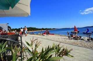VILLA BIJOUX, Private pool, 500m to the sea and two apartments for two families - Vodnjan - 5