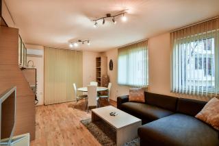 Budget 1BR flat downtown Varna - 4