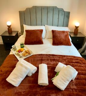 The Comfy Flat- Modern & Bright 2 Bedrooms Apartment - 4