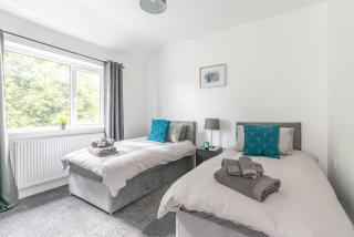 Beautiful 3 bedroom House near West Bromwich -contractors, Family, NHS - - 4