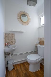 Raymond James Accommodation, sleeps up to 7, free parking, full amenities and garden - Peterborough - 1