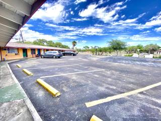 Tropic Motel - Aransas Pass - 1