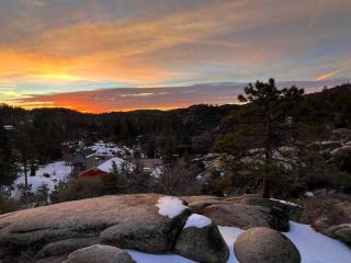 Modern hilltop cabin, 3 miles from Snow Valley - 2