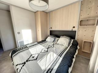 Chalet cosy avec terrasse, 6 couchages, piscine chauffée, proche plage et commerces - FR-1-361-477 - Jullouville-les-Pins - 8