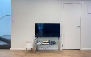 NO PARTY ALLOWED, Entire Brand New 3 bedroom townhouse, free unlimited fibre wifi and free parking - 1