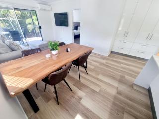 Stunning 2 BR, 2 Bathroom Beachfront Apartment Close To Everything! - Hervey Bay - 2