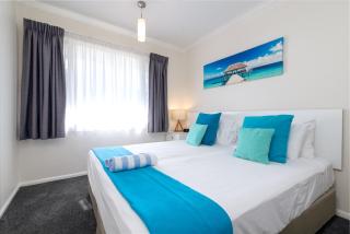 Seascape Holidays at Reef Terraces on St Crispins - 3