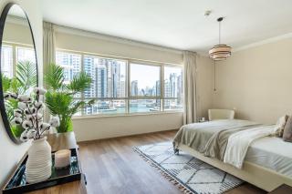 Luxurious Style 2BR in Dubai Marina w/ Yacht View - Dubai - 3