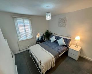 Central Cottage, Hot Tub - 1