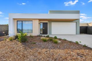 Once Upon A Tide Linen included - Inverloch - 0