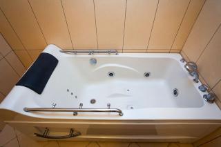 Seafront Villa with Private Pool in Dobra Voda, Montenegro - Bar - 2