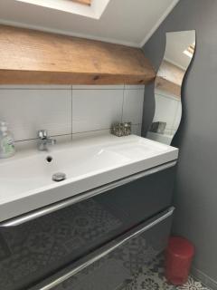 Chambre meublée dans une maison - 5