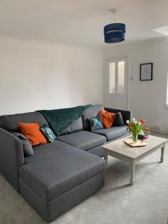 G-Floor Flat with 2 beds, 2 bathrooms, sleeps 4-6 - 6
