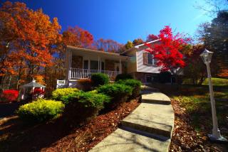 Stunning Poconos Villa- Hot Tub, Pool, Game Room, BBQ & more - East Stroudsburg - 0