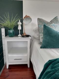 The Lookout Loft, a short stroll into town - 1