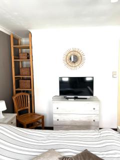 Chez’ Elle - 1