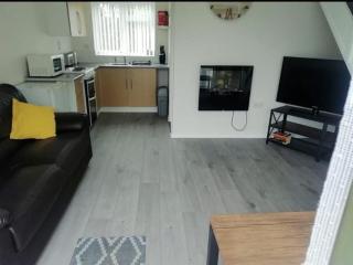 Superb Chalet Close To Hemsby Beach With A Modern Interior, Sleeps 5 Ref 18151B - 3