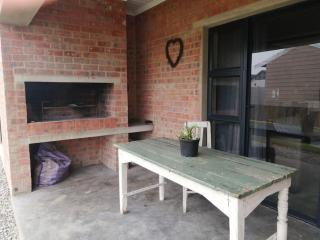 17 Lisa Street, 4 Bed - 2 Bath - Struisbaai - 5