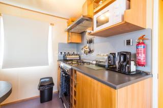 Great Dog Friendly Caravan To Hire With Field Views In Norfolk Ref 10132B - 4