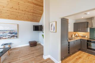 Kestrel Lodge 2 with Hot Tub - 3